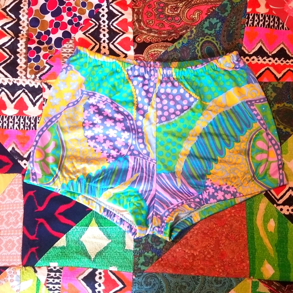 Vintage 60s 70s Hot pants booty shorts high waisted bottoms